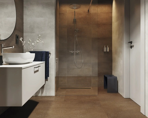 Baie cu duș, chiuvetă, oglindă și faianță