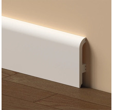 Plintă din plastic pe un perete