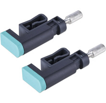 Două conectori din plastic pentru blaturi de masă cu mecanism de șurub