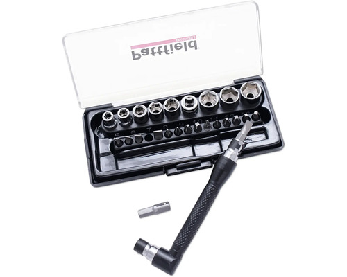 Set de chei tubulare cu tubulare și biți de șurubelniță într-o cutie de plastic