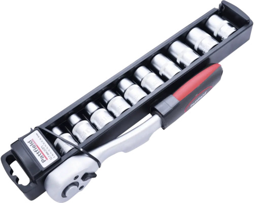 Set de chei tubulare cu clichet și diverse accesorii într-o cutie de depozitare.