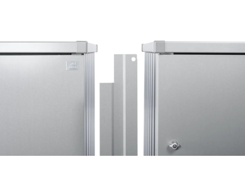 Imagine detaliată cu două dulapuri de contoare gri cu accesorii