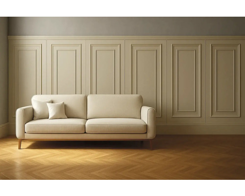 Canapea cu perne în fața panourilor de perete și a parchetului herringbone