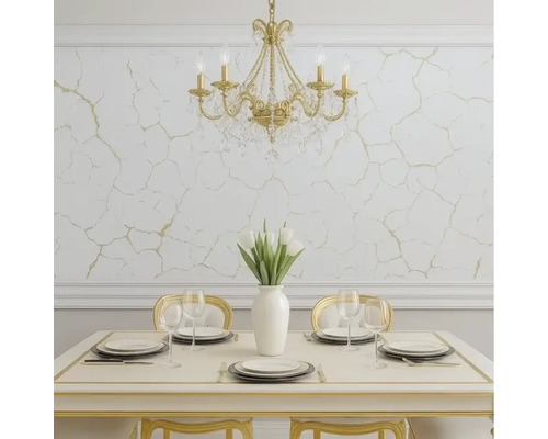 Masa festivă cu candelabru de cristal și vază cu flori