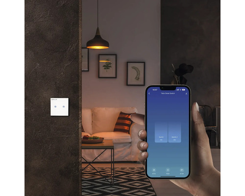 Living cu control inteligent prin intermediul unui smartphone și un întrerupător pe perete