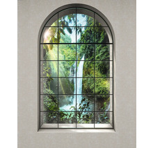 Fereastră decorativă cu vedere la o cascadă