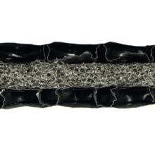 Secțiune transversală a unei plăci de drenaj cu structură tip fagure