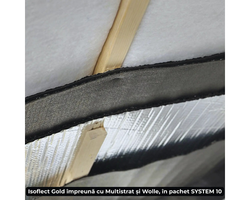 Prim-plan cu izolație de acoperiș cu structură din lemn