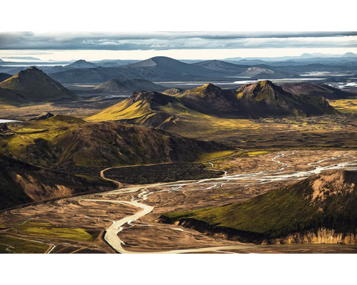 Priveliște cu munți și râu