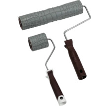 Două role cu model cu mâner pentru decorarea pereților