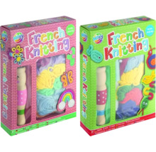 Două seturi Moxy French Knitting în ambalaje diferite.