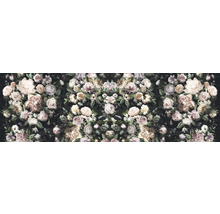 Model floral cu trandafiri și bujori