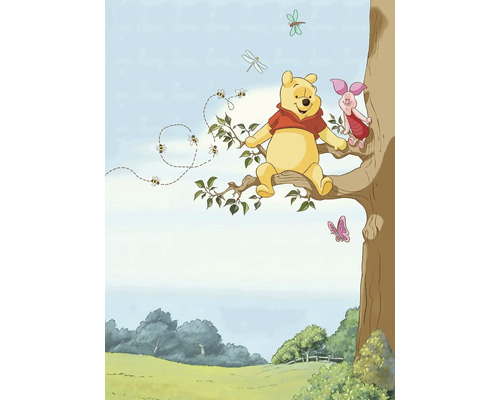 Fototapet hârtie SD4116 Disney Edition 4 Disney Winnie Pooh Tree 184x254 cm Ilustrație cu Winnie the Pooh și Purceluș pe o ramură de copac cu albine și fluturi.