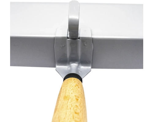 Gletieră cu mâner de lemn