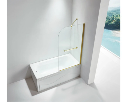 Cadă cu paravan de duș din sticlă și feronerie aurie într-o baie luminoasă.