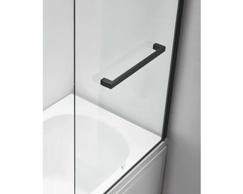 Prim-plan cu un paravan de cadă cu mâner și cadru negre.