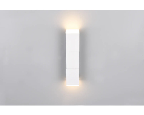 Lumină de perete albă din trei cuburi cu efect de lumină în sus și în jos