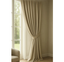 Cortină din material textil cu fereastră și lumină naturală