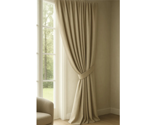 Cortină din material textil cu fereastră și lumină naturală