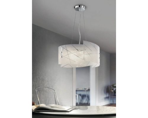 Lumină suspendată din sticlă cu model geometric deasupra unei mese de sufragerie