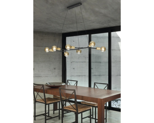 Masa de sufragerie cu lampă suspendată cu mai multe lumini