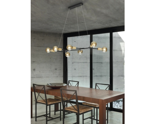 Sufragerie cu masă, scaune și lampă suspendată cu becuri
