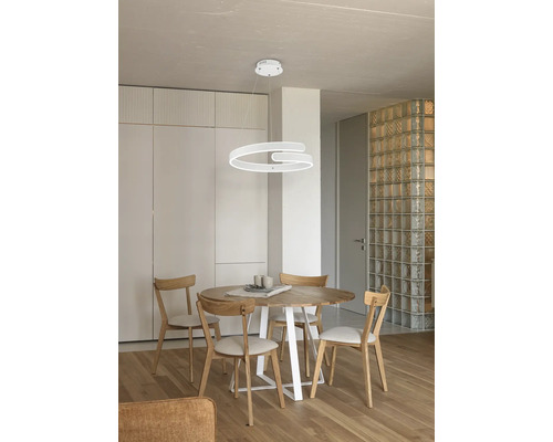 Sufragerie cu masă, scaune și lampă suspendată LED rotundă