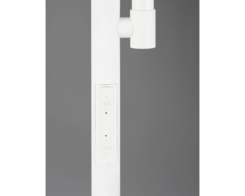 Detaliu al unei lămpi de podea cu întrerupător