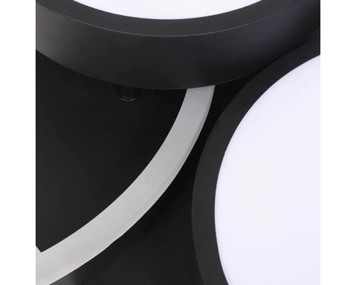 Prim-plan al unei lămpi de plafon cu LED de formă rotundă