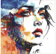 Reprezentare abstractă a unei fețe de femeie ca decor de perete