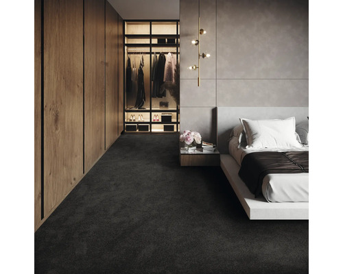 Dormitor cu mochetă, dressing și design modern
