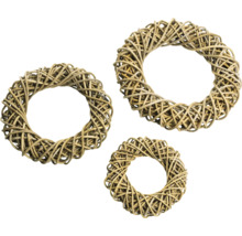 Trei coroane din răchită