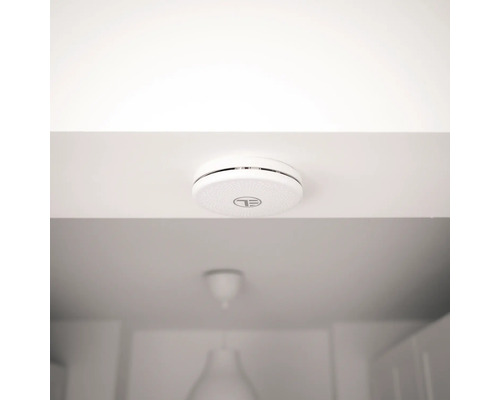 Detector de fum montat pe tavan