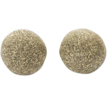 Două mingi de iarbă pisicii