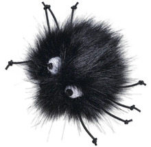 Jucărie neagră de blană cu ochi și șnururi