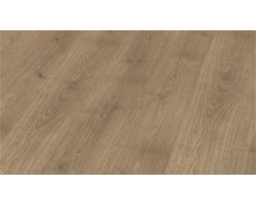 Prim-plan cu podea laminată cu aspect de lemn