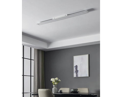 Sufragerie cu plafonieră modernă și decor minimalist