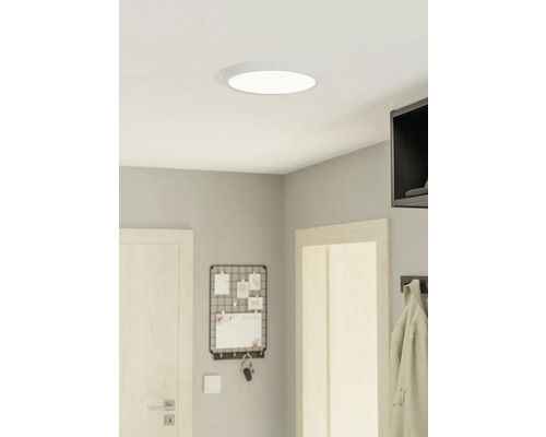 Panou cu LED integrat Fueva5 20W 2300 lumeni Ø28,5 cm, montaj aplicat, lumină caldă, alb Lumină de plafon într-un hol luminos