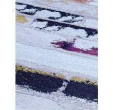 Detaliu al unui covor cu model abstract