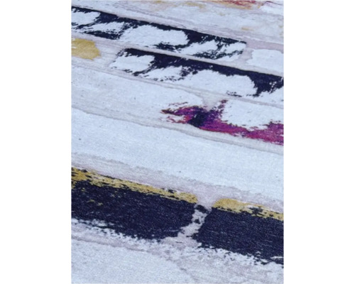 Detaliu al unui covor cu model abstract