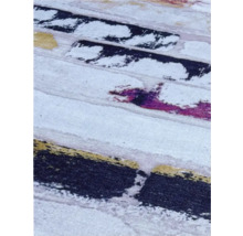 Detaliu al unui covor cu model abstract