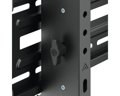 Imagine detaliată a unui dulap de server negru cu șuruburi și buton rotativ