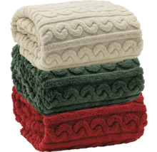 Stivă de trei pături fleece cu model împletit