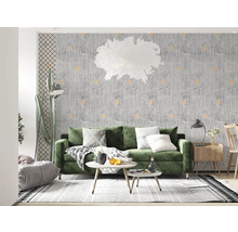 Living cu canapea verde, măsuțe de cafea și design decorativ pe perete