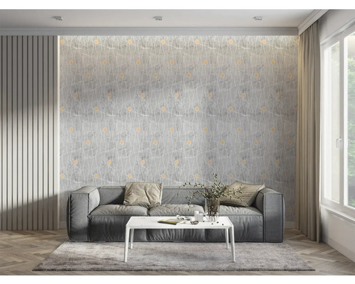 Living cu canapea gri, masă albă și tapet cu model