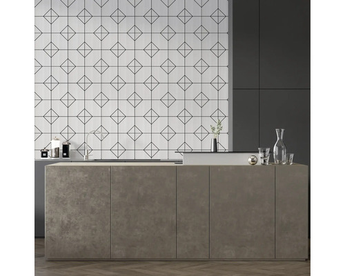 Bucătărie modernă cu insulă de bucătărie, robinet, veselă și plăci geometrice