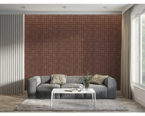 Cameră de zi cu perete maro cu faianță, canapea și masă