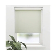 Fereastră cu jaluzea rulou montată