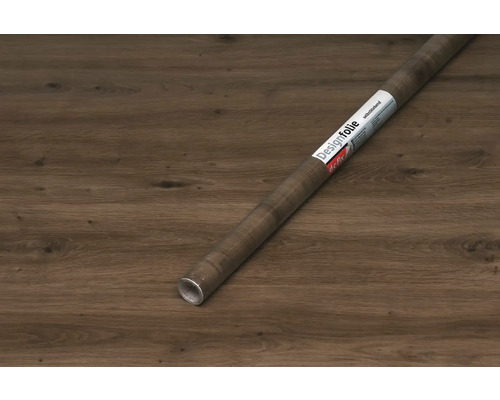 Rulou de folie decorativă cu aspect de lemn pe fundal de lemn