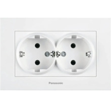 Priza dublă cu ramă de la Panasonic